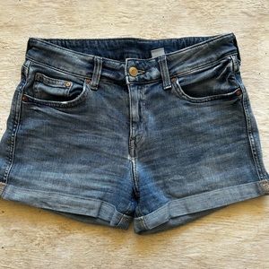 H&M DENIM SHORTS, SIZE 8